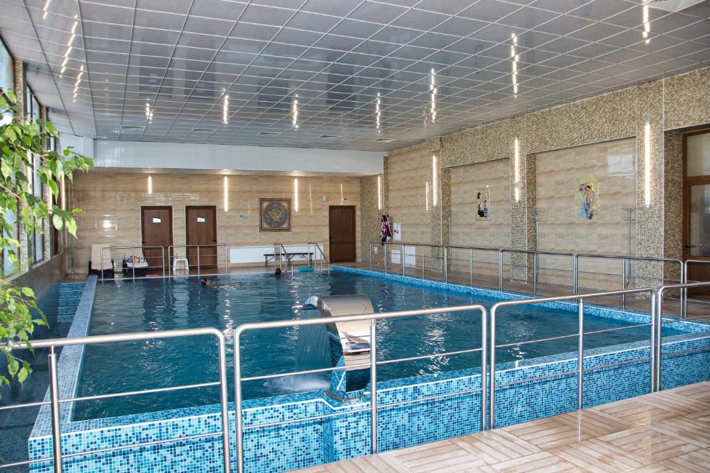 Balneo and SPA Complex MINERAL YAGODA басейн