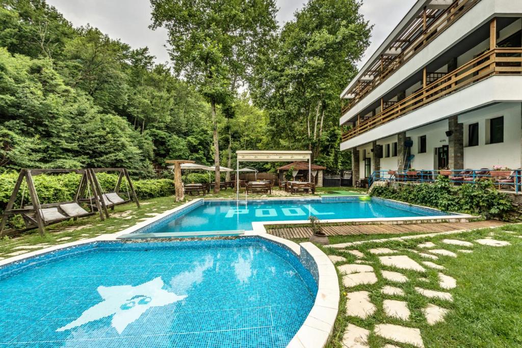Family Hotel BOHEMA - Огняново - басейн