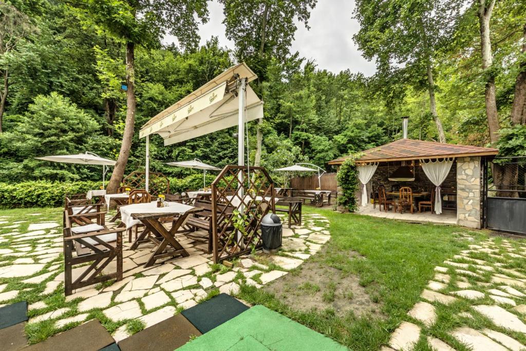 Family Hotel BOHEMA - Огняново - двор