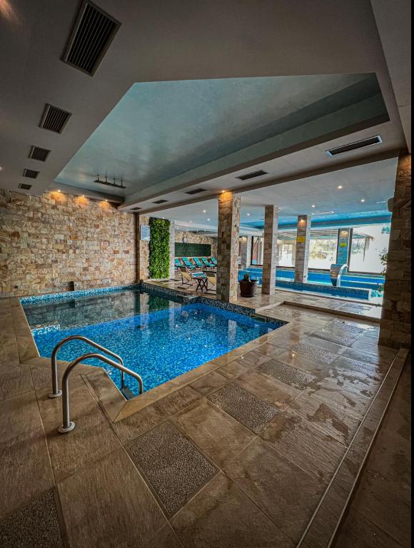 Family Hotel Ognyanovo - басейн