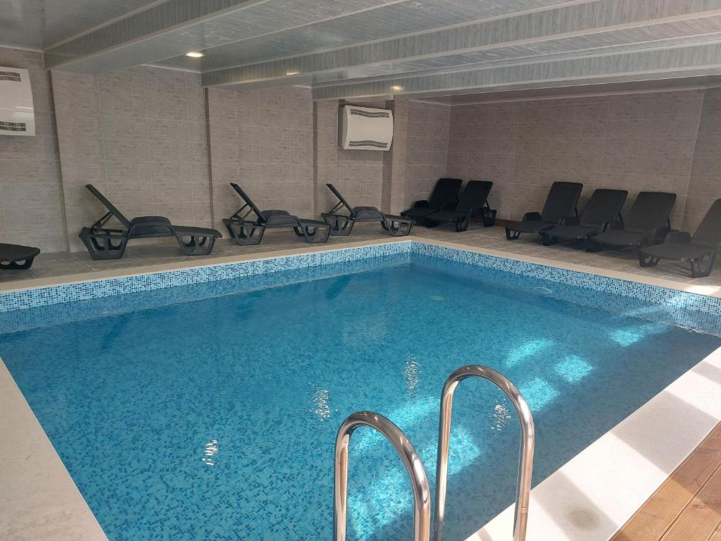 Luxury Spa Complex VALENTINA басейн