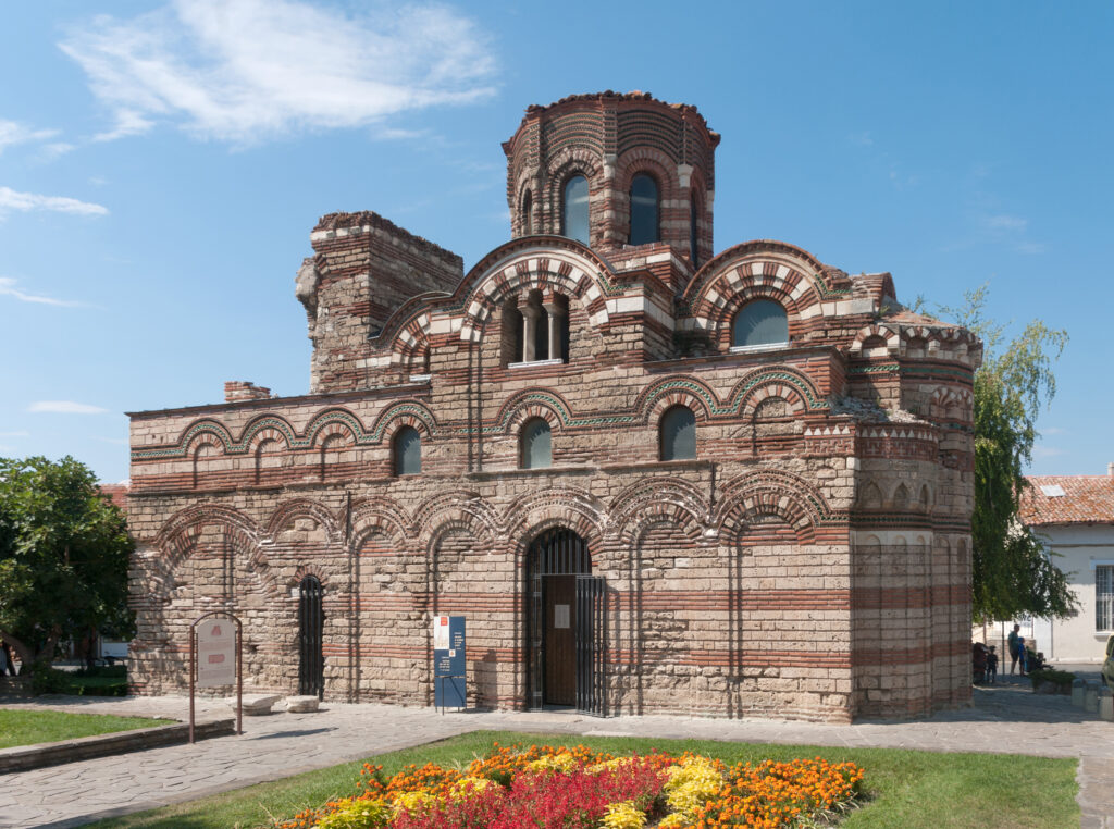 Църквата Христос Пантократор в Стария Несебър - средновековна забележителност по летния маршрут