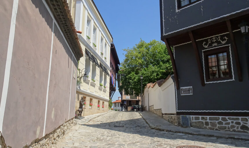 Старият град на Пловдив като спирка преди фестивална вечер през юли