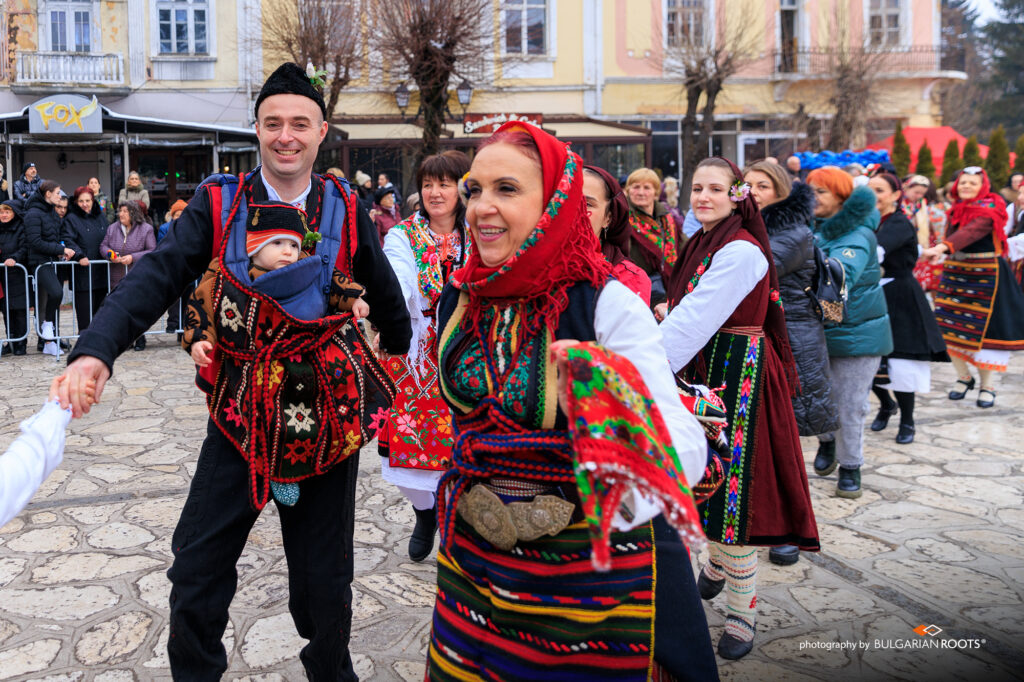 хоро на Бабинден